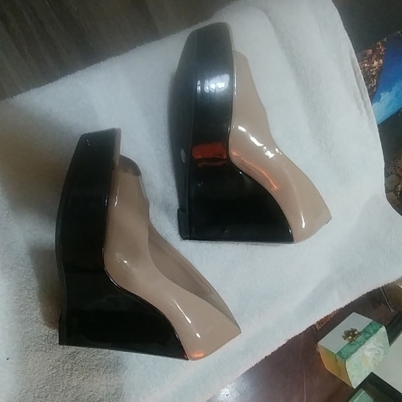 Jessica Simpson Patent Leather Neutral Nude Deep Chocolate Brown Platform Wedges - Picture 3 of 4